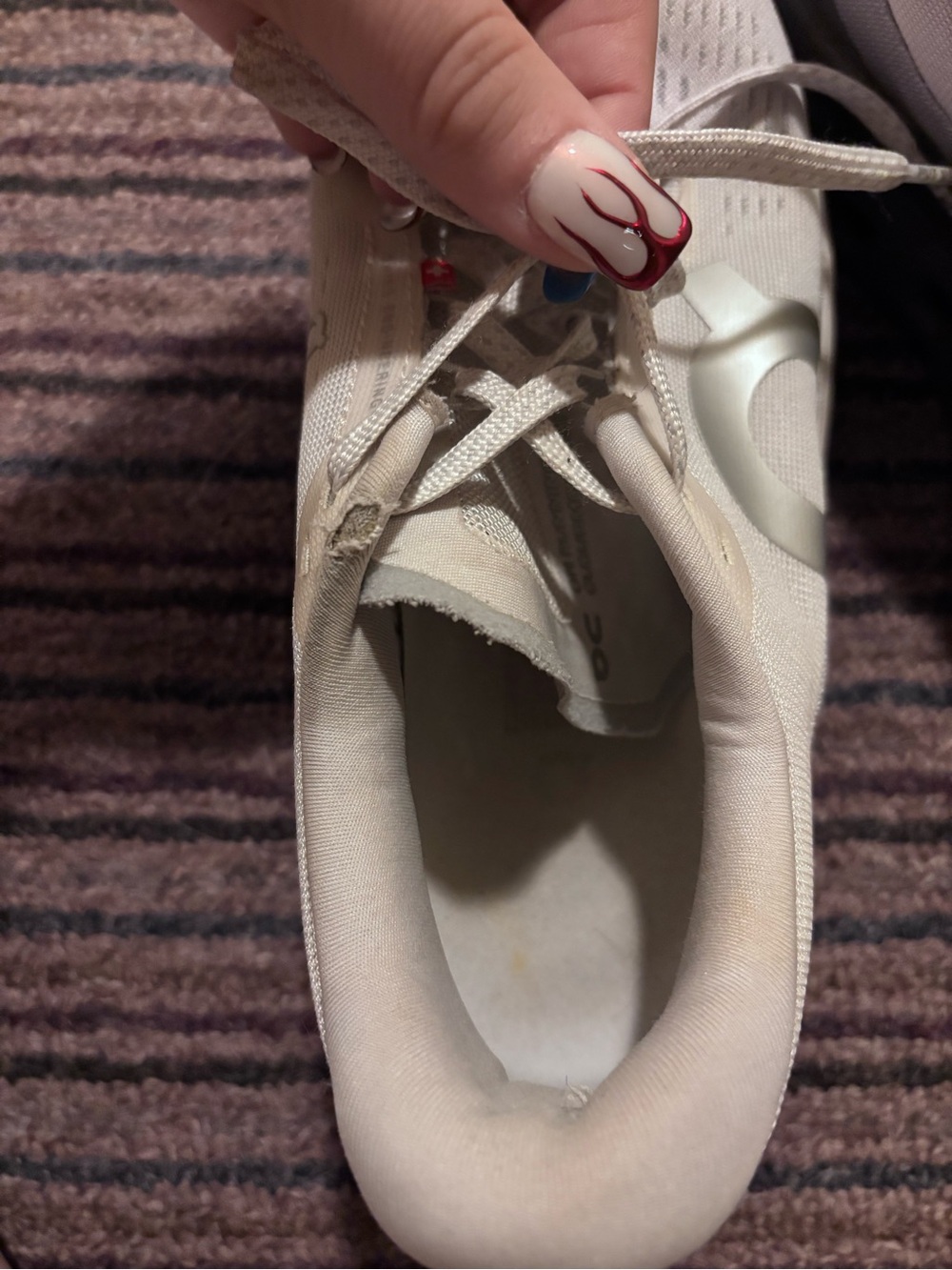 On Cloud Running Shoes - Picture 4 of 9